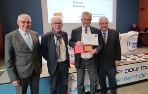 ALAIN DOARE HONORE DE LA PLAQUETTE GRAND OR